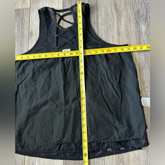 🛍️ Hollister  Black Lace with line sleeveless top great condition. - Picture 4 of 7